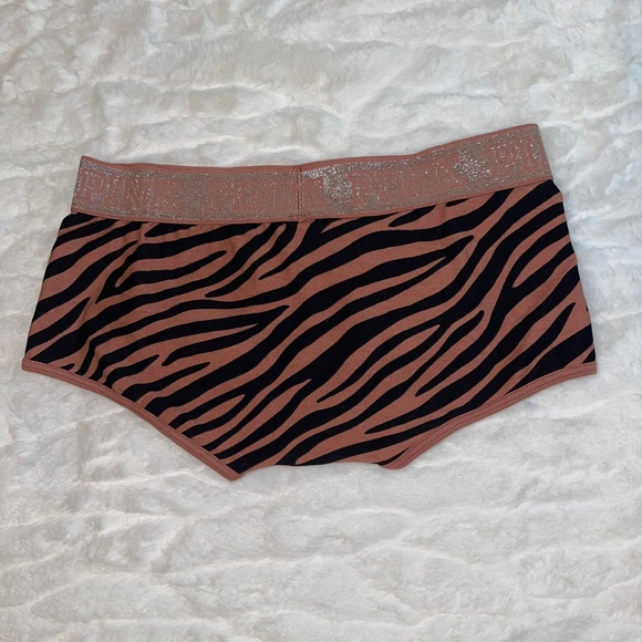 Victoria's Secret - Picture 4 of 6